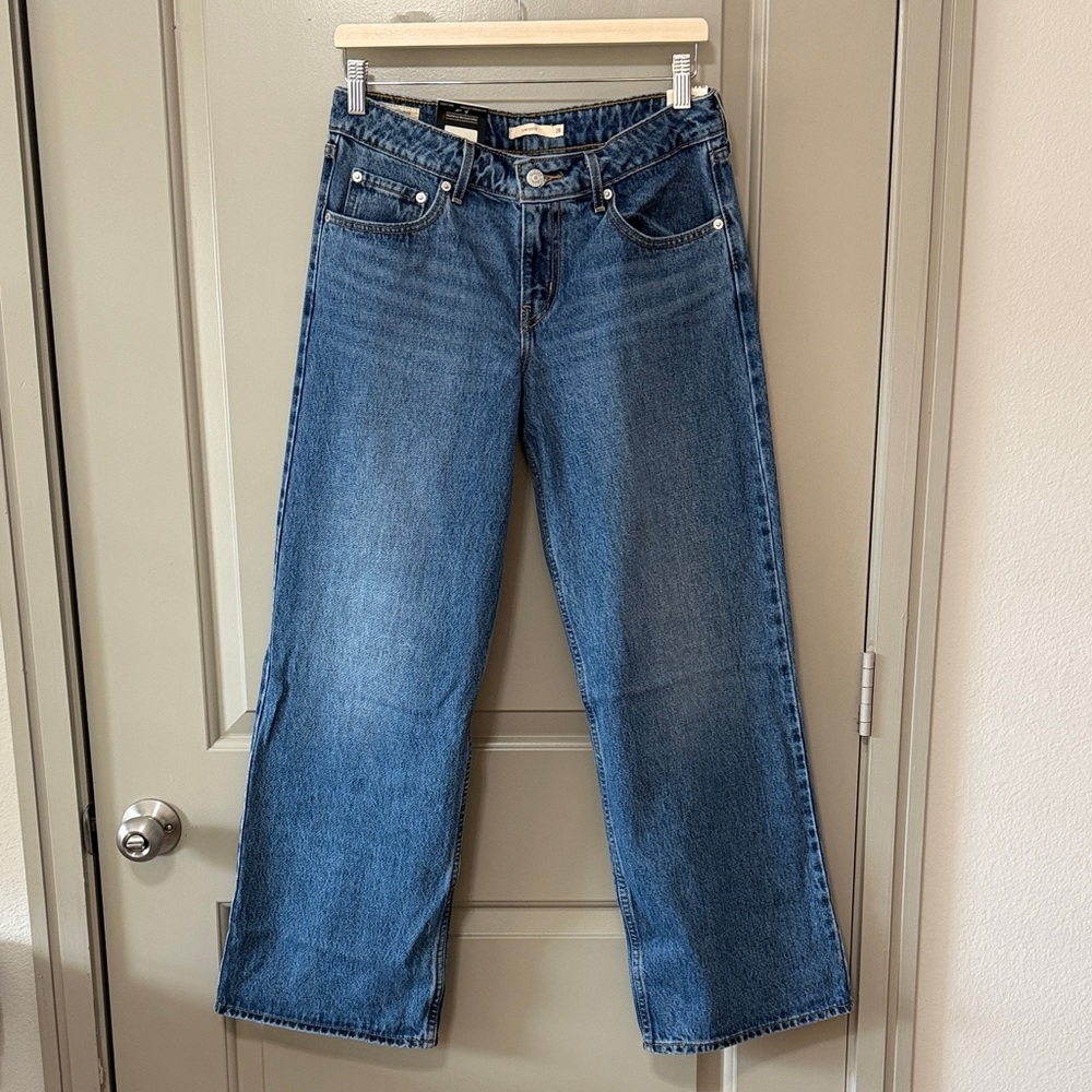 NWT Levis Low Loose Jeans 28x30